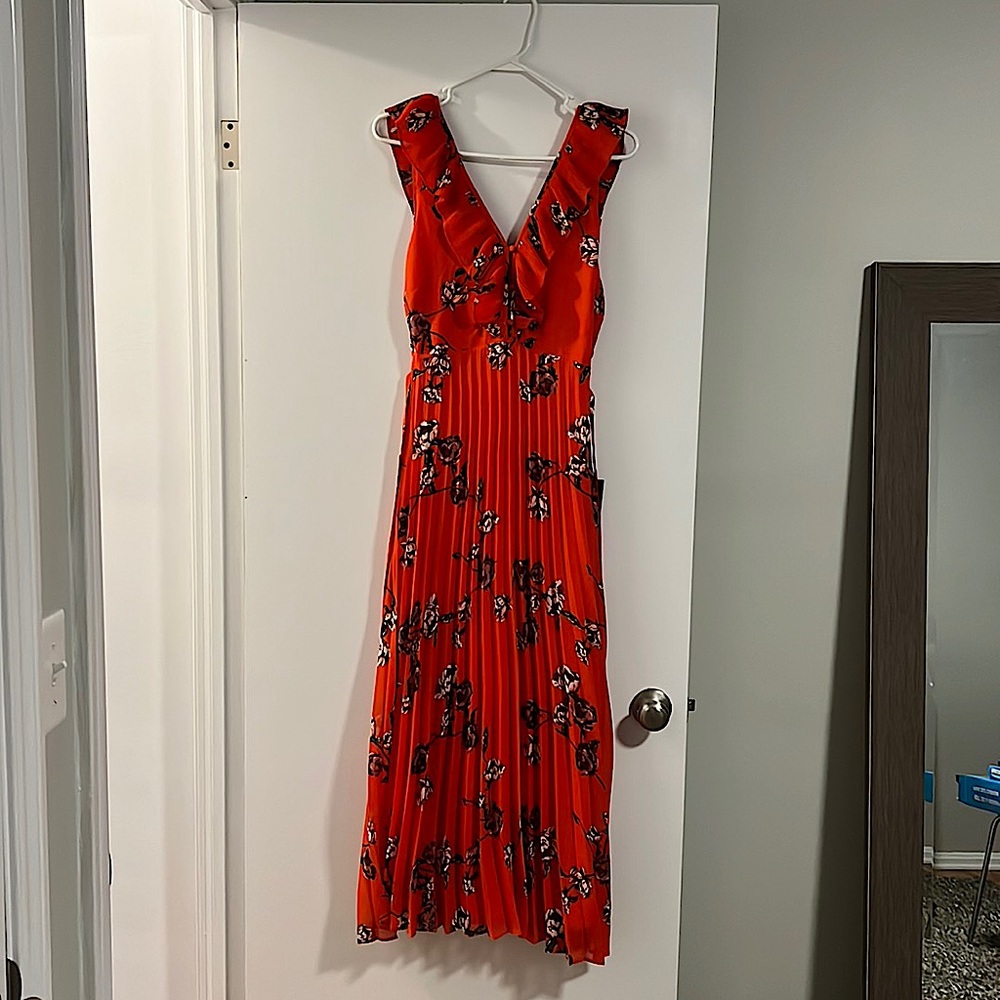 Lulu’s beautiful floral dress size S
